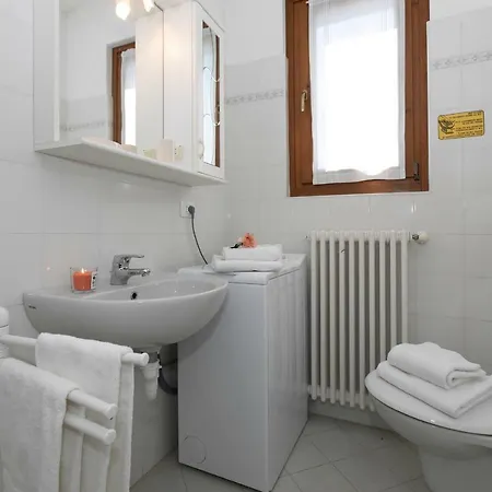 San Siro Sleeps 4 Wifi Apartment San Siro (Lombardy)